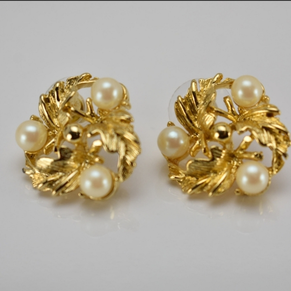 M.Jent faux‎ pearls post gold tone earrings.